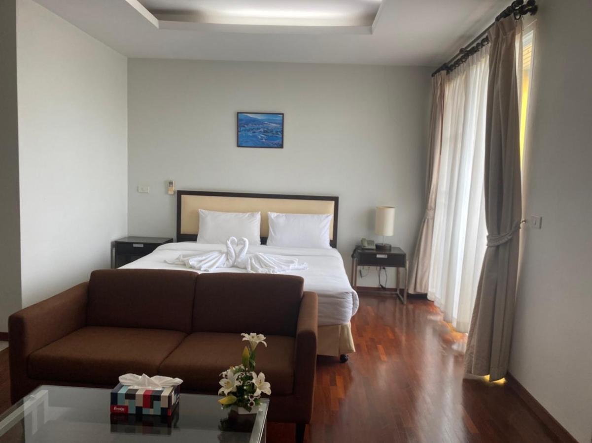 The Park 304 Executive Serviced Apartment Si Maha Phot Buitenkant foto