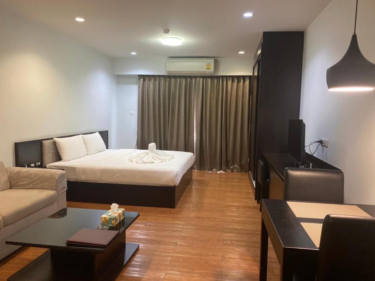 The Park 304 Executive Serviced Apartment Si Maha Phot Buitenkant foto