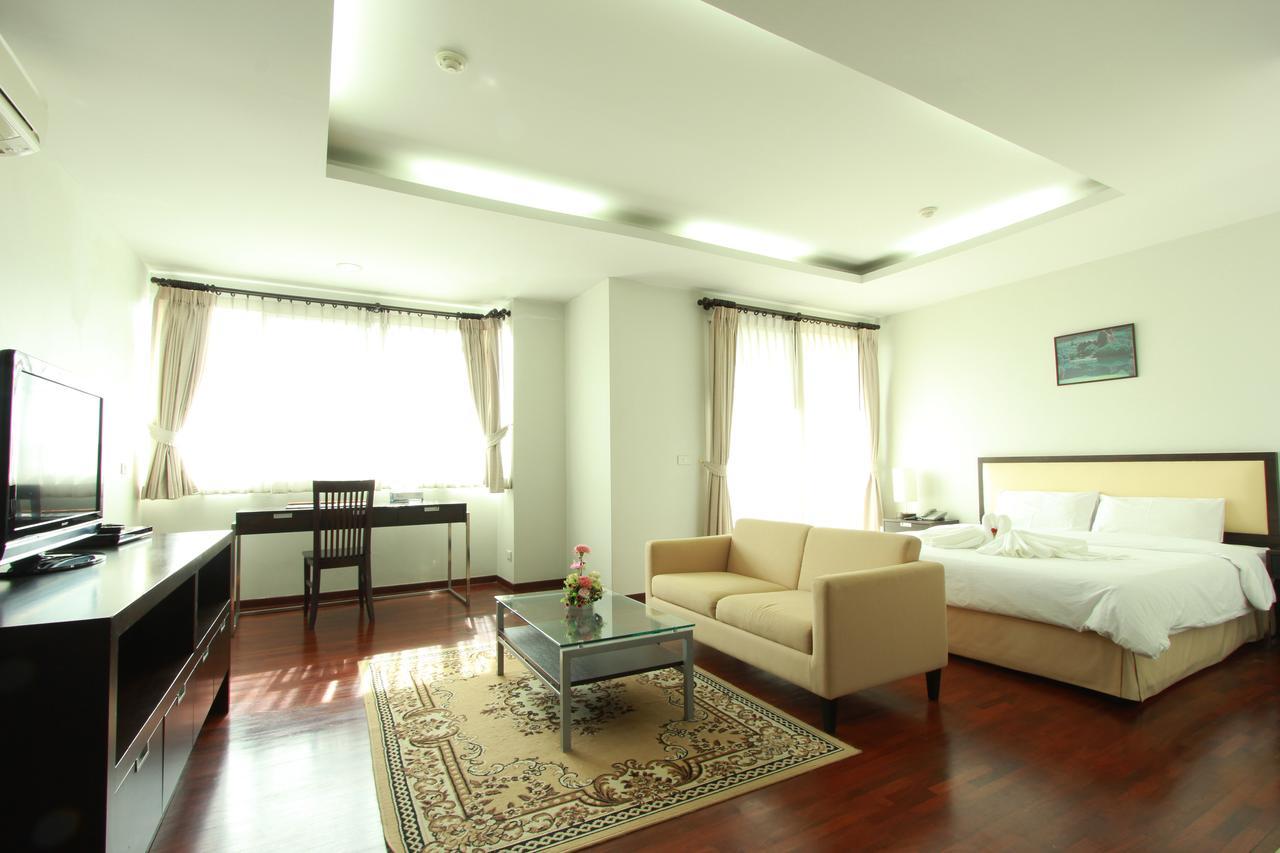 The Park 304 Executive Serviced Apartment Si Maha Phot Buitenkant foto