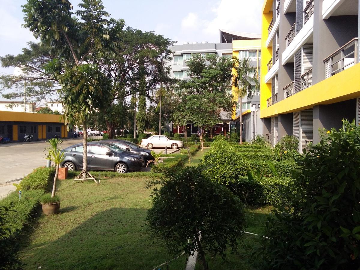 The Park 304 Executive Serviced Apartment Si Maha Phot Buitenkant foto