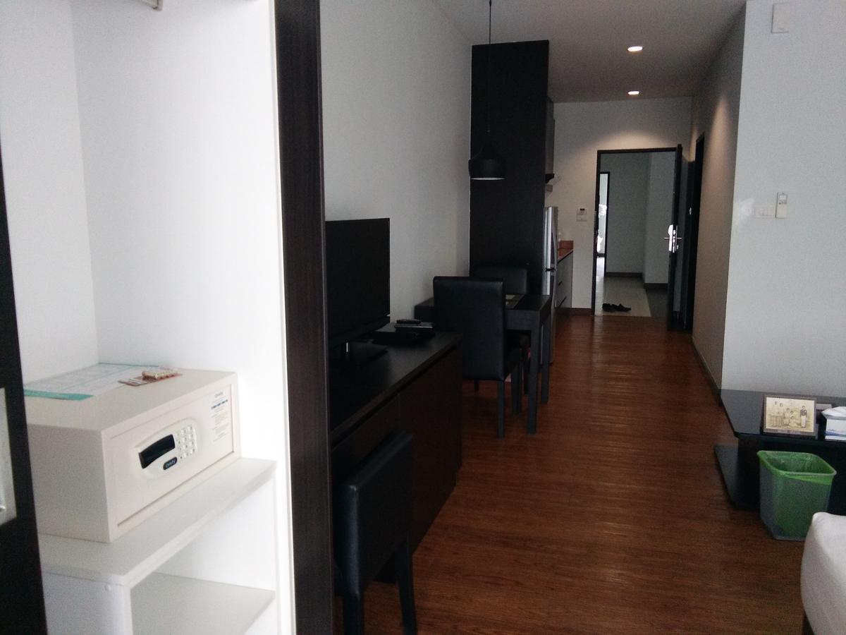 The Park 304 Executive Serviced Apartment Si Maha Phot Buitenkant foto