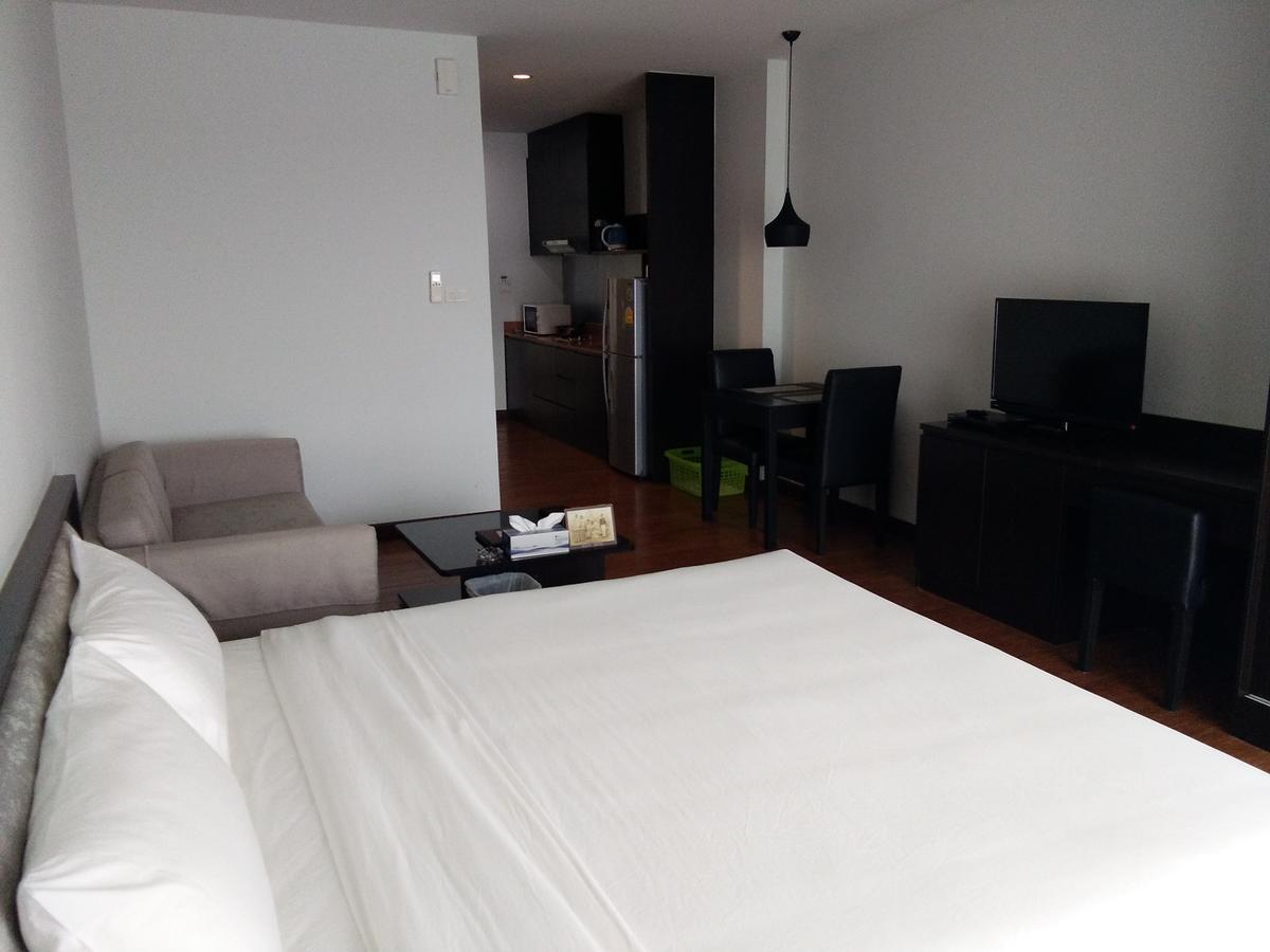 The Park 304 Executive Serviced Apartment Si Maha Phot Buitenkant foto